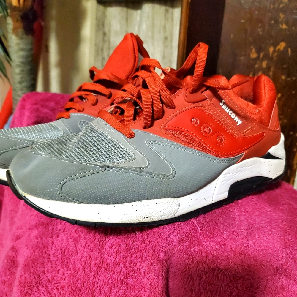 Saucony shoes - Picture 1 of 7